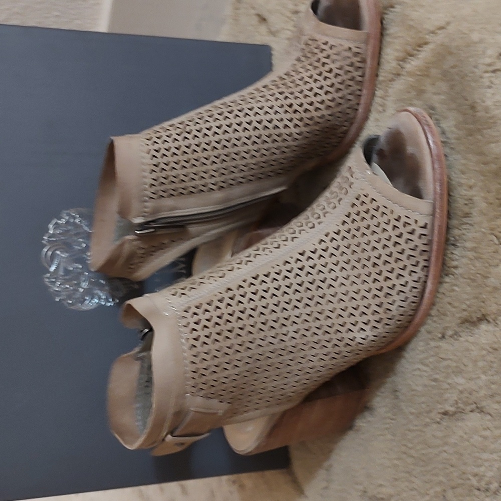 Vince Camuto slingback open toe shoe